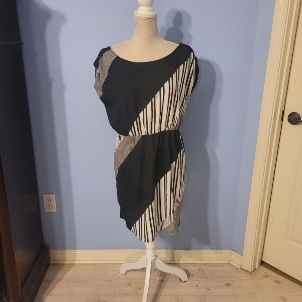 Bee Stitched Large Womens Dress